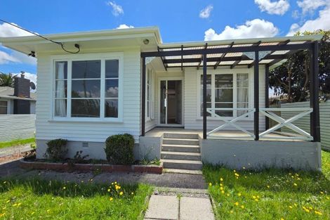 Photo of property in 9 Sylvan Crescent, Te Atatu South, Auckland, 0610