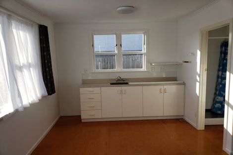 Photo of property in 15 Linwood Avenue, Forrest Hill, Auckland, 0620