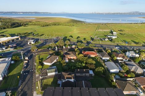 Photo of property in 2 Toru Street, Te Atatu Peninsula, Auckland, 0610
