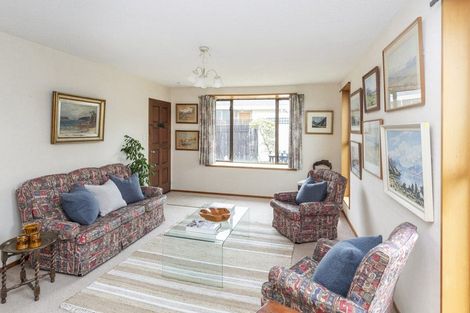 Photo of property in 2/10 Broadfell Avenue, Avonhead, Christchurch, 8042