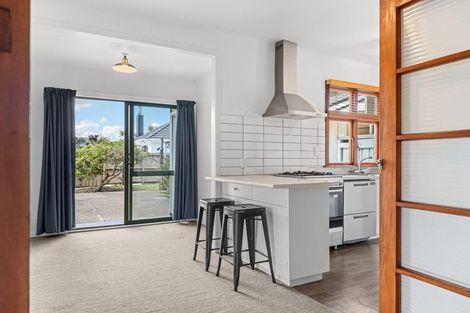 Photo of property in 141 Seaview Road, Westown, New Plymouth, 4310