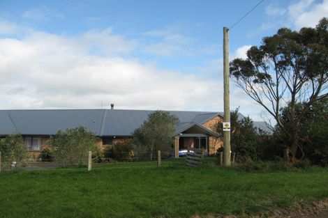 Photo of property in 20 Amreins Road, Waitakere, Henderson, 0782