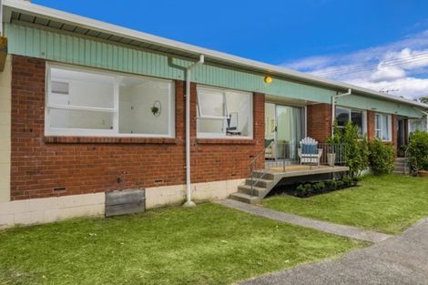 Photo of property in 2/134 Calliope Road, Stanley Point, Auckland, 0624