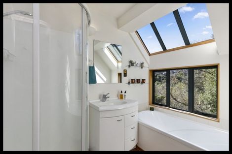 Photo of property in 32 Silverstream Road, Crofton Downs, Wellington, 6035