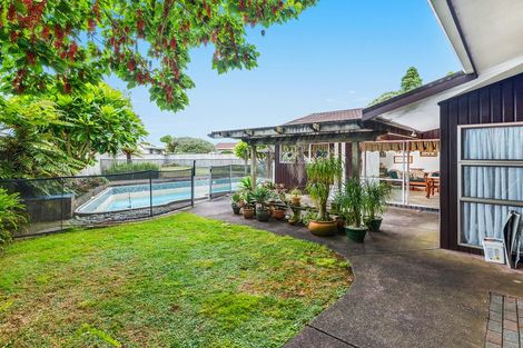 Photo of property in 25 Hazeldene Place, Opaheke, Papakura, 2113