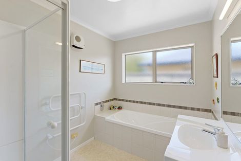 Photo of property in 106 Weggery Drive, Waikanae Beach, Waikanae, 5036