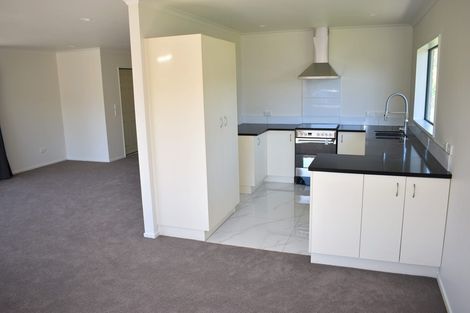 Photo of property in 37 Waikawa Beach Road, Manakau, Levin, 5573