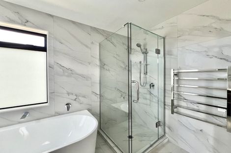 Photo of property in 13e Matterhorn Crescent, Northpark, Auckland, 2013