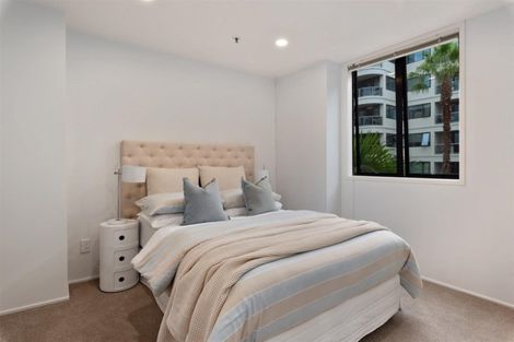 Photo of property in 2d/5 The Promenade, Takapuna, Auckland, 0622