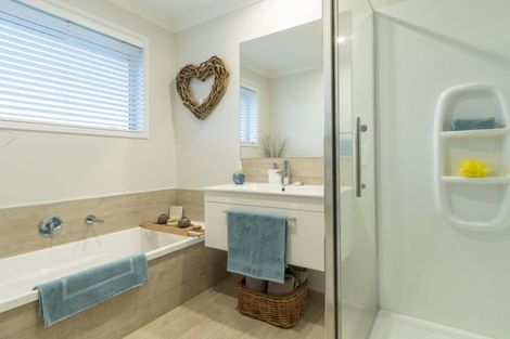 Photo of property in 1 Gumtree Lane, Omokoroa, 3114