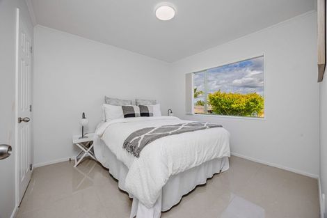 Photo of property in 16 Cumbrian Place, Conifer Grove, Takanini, 2112