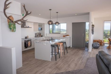 Photo of property in 68 Stratford Drive, Cable Bay, 0420