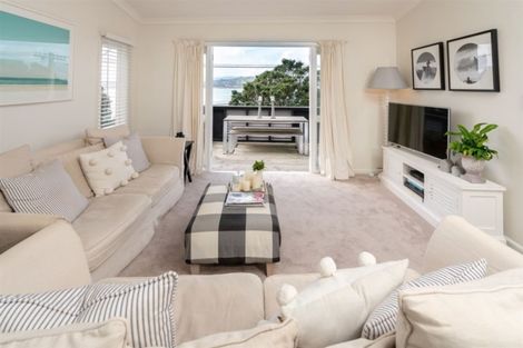 Photo of property in 278 Queens Drive, Lyall Bay, Wellington, 6022