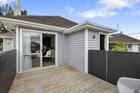 Photo of property in 390 Mangorei Road, Merrilands, New Plymouth, 4312