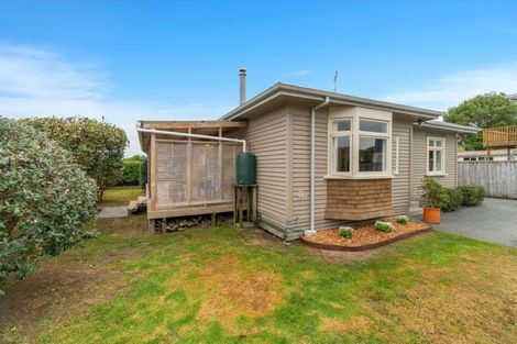 Photo of property in 2/10 Totara Road, Te Atatu Peninsula, Auckland, 0610