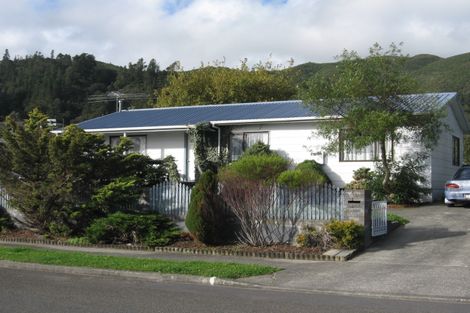 Photo of property in 4a Glenbrook Grove, Naenae, Lower Hutt, 5011