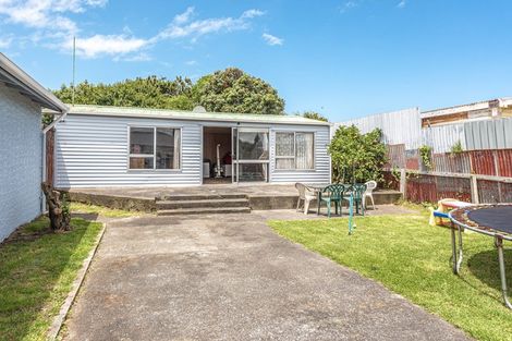 Photo of property in 8 Taupata Street, Castlecliff, Whanganui, 4501