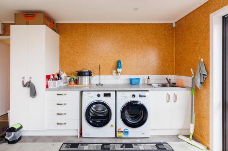 Photo of property in 7 Cyprus Place, Fitzherbert, Palmerston North, 4410