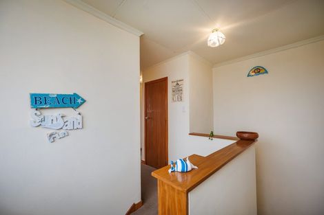 Photo of property in 19 Marine Parade South, Foxton Beach, Foxton, 4815