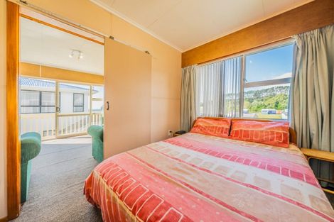 Photo of property in 121 Eighth Avenue, Urenui, 4377