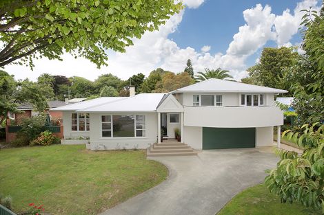 Photo of property in 2 Churchill Avenue, Hokowhitu, Palmerston North, 4410