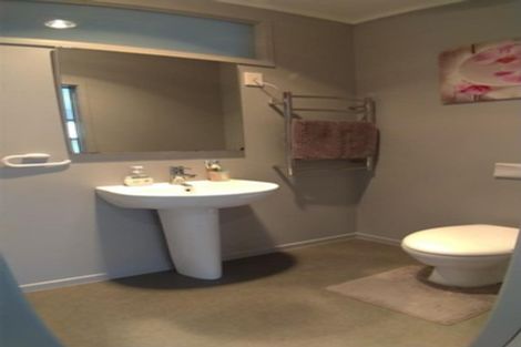 Photo of property in 24 Springtime Crescent, Stanmore Bay, Whangaparaoa, 0932