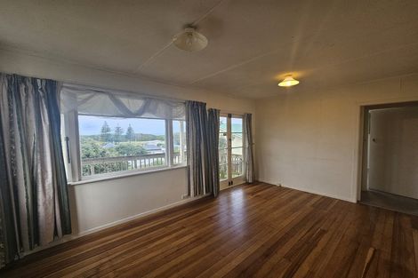Photo of property in 9 Karewa Street, Castlecliff, Whanganui, 4501