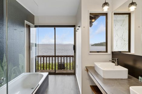 Photo of property in 817 Acacia Bay Road, Acacia Bay, Taupo, 3330