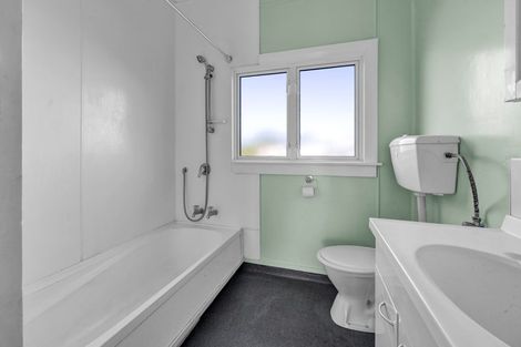 Photo of property in 35 Norfolk Street, Patea, 4520