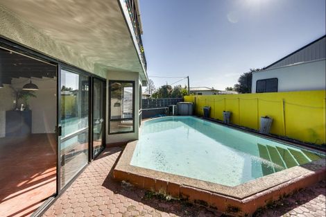 Photo of property in 208 Caroline Place, Mayfair, Hastings, 4122