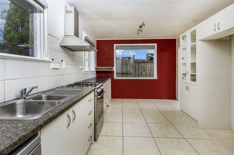 Photo of property in 70 Chivalry Road, Glenfield, Auckland, 0629