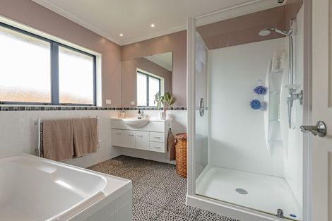 Photo of property in 186 Pacific Drive, Fitzherbert, Palmerston North, 4410