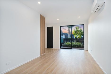 Photo of property in 27a Dawnhaven Drive, Te Atatu Peninsula, Auckland, 0610