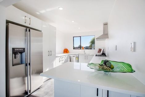 Photo of property in 2/27 Florence Daly Place, Mount Roskill, Auckland, 1041