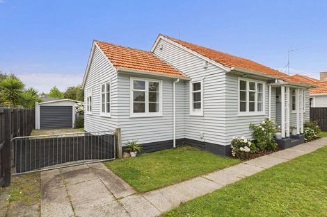 Photo of property in 82 Alfred Street, Fairfield, Hamilton, 3214