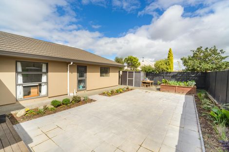 Photo of property in 16 Sorrento Place, Kelvin Grove, Palmerston North, 4414