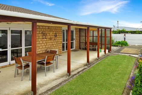 Photo of property in 16 Johnston Street, Foxton, 4814