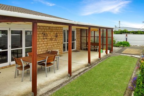 Photo of property in 16 Johnston Street, Foxton, 4814