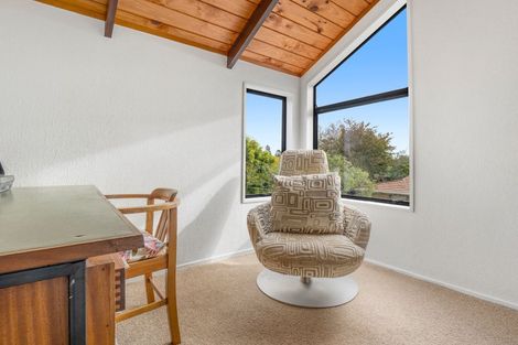 Photo of property in 11 Waitawa Place, Lynmore, Rotorua, 3010