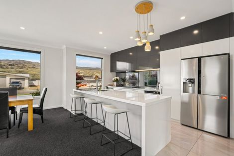 Photo of property in 15 De Bettencor Place, Mount Pisa, Cromwell, 9383