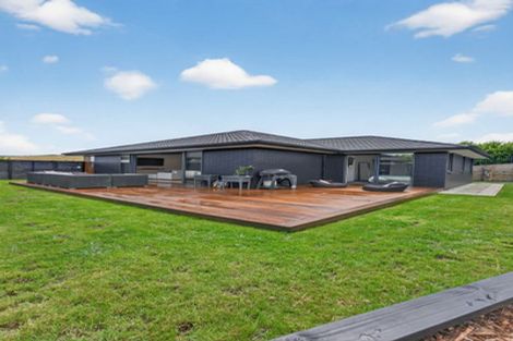 Photo of property in 4 Porokaiwhiri Avenue, Helensville, 0800