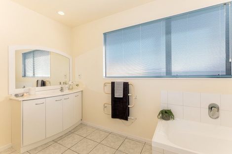 Photo of property in 5 Saint Elizabeth Heights, Normandale, Lower Hutt, 5010