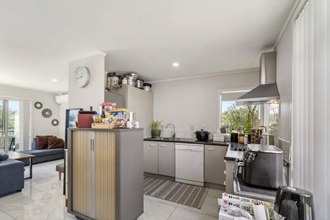 Photo of property in 7/15 Andersons Road, Oteha, Auckland, 0632