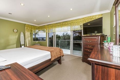 Photo of property in 11 Mistral Place, West Harbour, Auckland, 0618