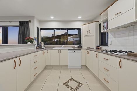 Photo of property in 29 Downing Place, Welcome Bay, Tauranga, 3112