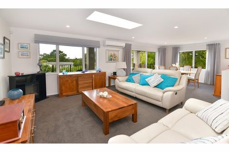 Photo of property in 5a Melia Place, Stanmore Bay, Whangaparaoa, 0932