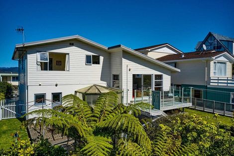 Photo of property in 5 Panorama Grove, Harbour View, Lower Hutt, 5010