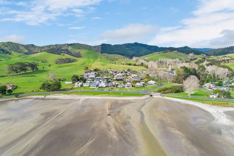 Photo of property in 9 Kawakawa Bay Coast Road, Kawakawa Bay, Papakura, 2585