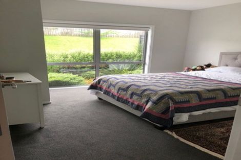 Photo of property in 23 Batchelor Street, Newlands, Wellington, 6037