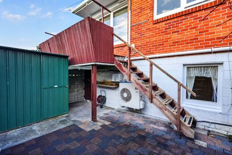 Photo of property in 1/2 Tye Road, Hillcrest, Auckland, 0627